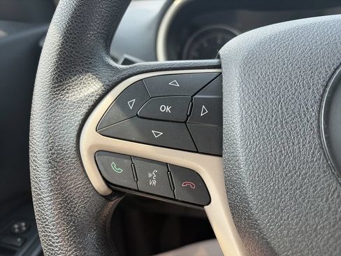 Used 2016 Jeep Cherokee Sport FWD image 21