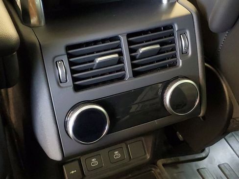 Used 2025 Land Rover Discovery Dynamic SE image 31