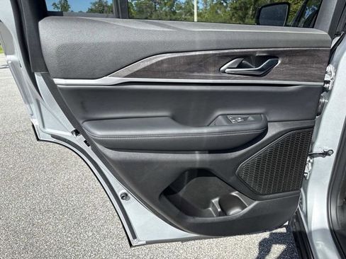 New 2025 Jeep Grand Cherokee Limited w/ Black Appearance Package image 9