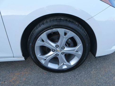 Used 2017 Chevrolet Cruze Premier image 30