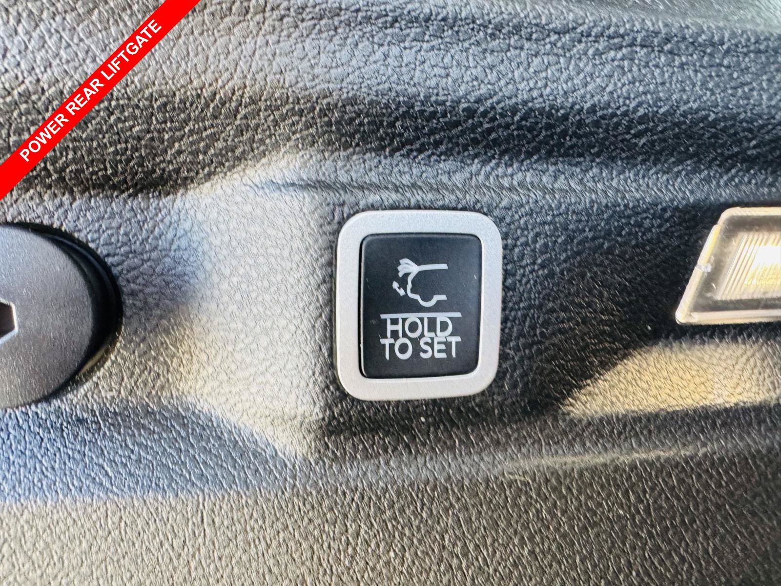 Used 2023 Jeep Grand Cherokee L Limited w/ Black Appearance Package AWD/4WD image 15