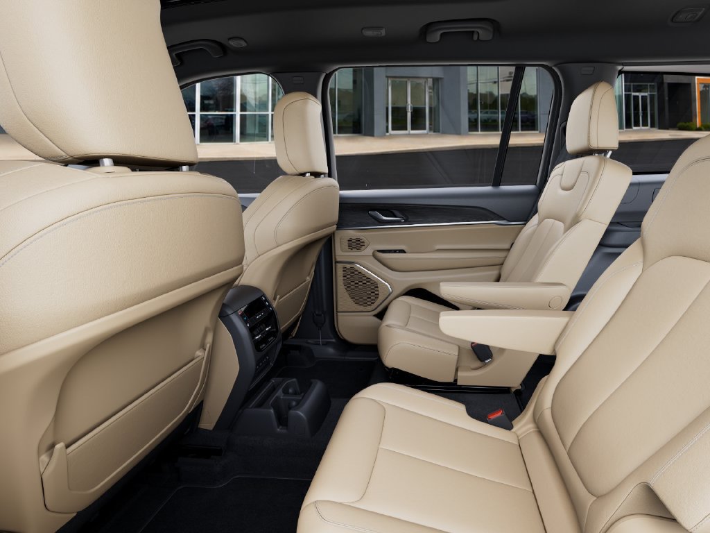 New 2026 Jeep Grand Cherokee L Limited w/ Limited Altitude Package AWD/4WD image 23