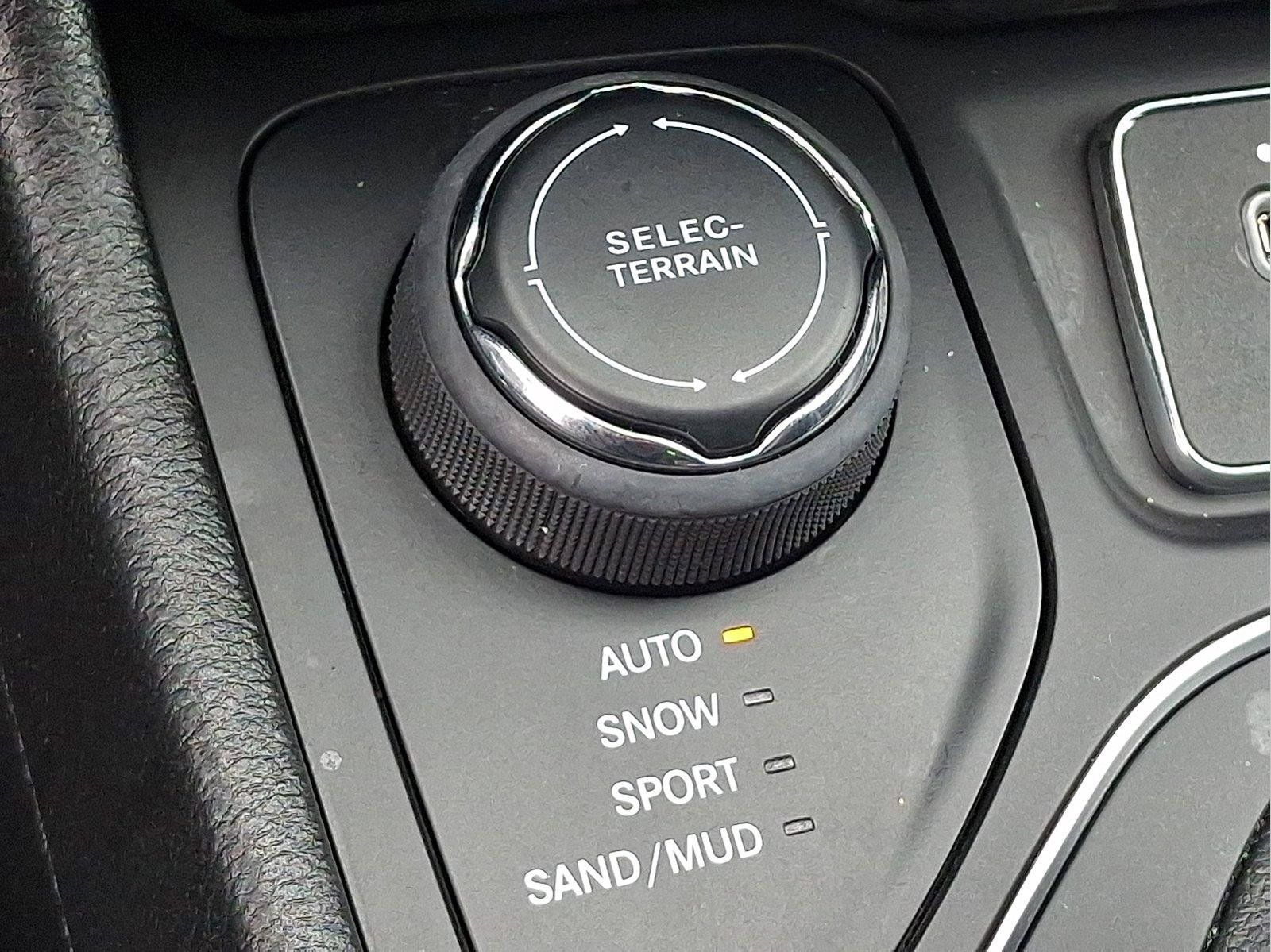 Used 2021 Jeep Cherokee Latitude Lux AWD/4WD image 22