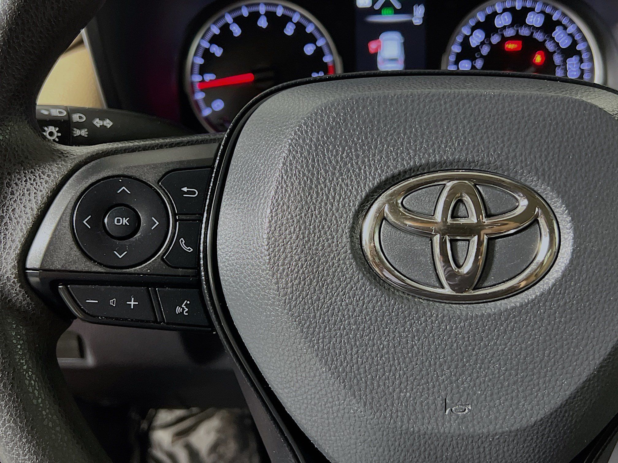 Used 2022 Toyota RAV4 XLE FWD image 19