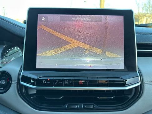 Certified 2022 Jeep Compass Limited image 44