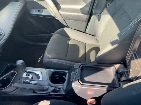 Used 2017 Toyota RAV4 XLE image 33