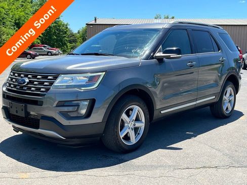 Used 2016 Ford Explorer XLT w/ Equipment Group 202A AWD/4WD image 2