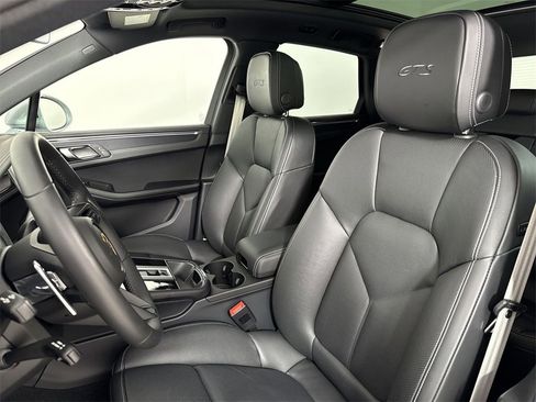 Certified 2025 Porsche Macan GTS image 5