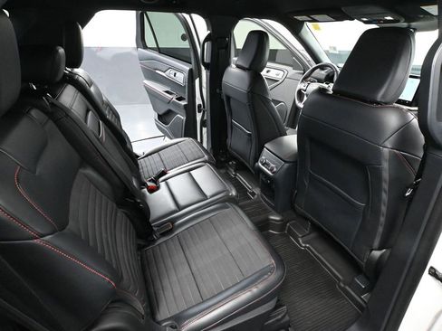 Used 2025 Ford Explorer ST-Line w/ ST-Line Street Pack image 51