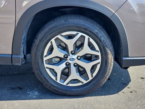 Used 2023 Subaru Forester Premium AWD/4WD image 10