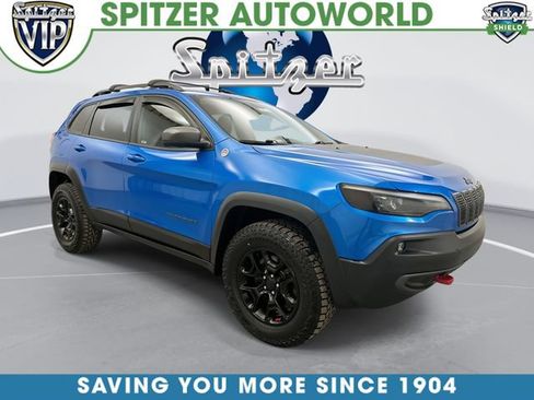 Used 2019 Jeep Cherokee Trailhawk w/ Cold Weather Group AWD/4WD image 1