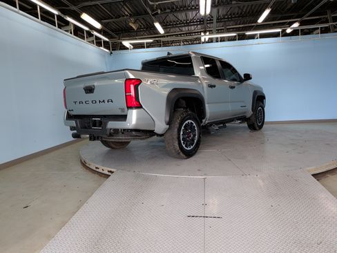 Used 2025 Toyota Tacoma TRD Sport AWD/4WD image 12