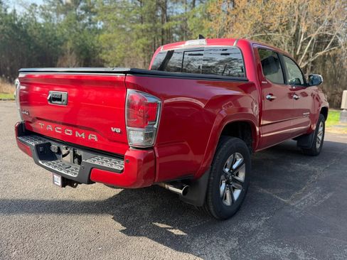 Used 2017 Toyota Tacoma Limited image 7