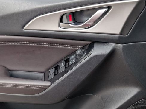 Used 2018 MAZDA MAZDA3 Touring image 29