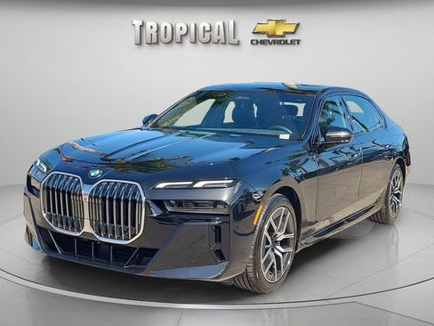 Used 2025 BMW 740i image 1