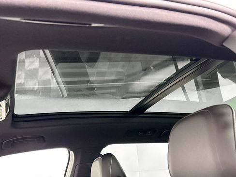 Certified 2023 Volkswagen Tiguan SE R-Line image 18