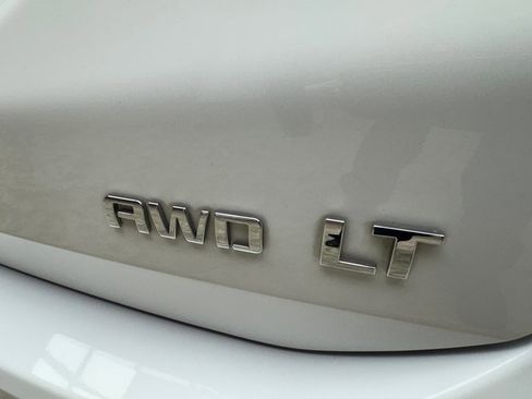 Used 2018 Chevrolet Equinox LT image 3