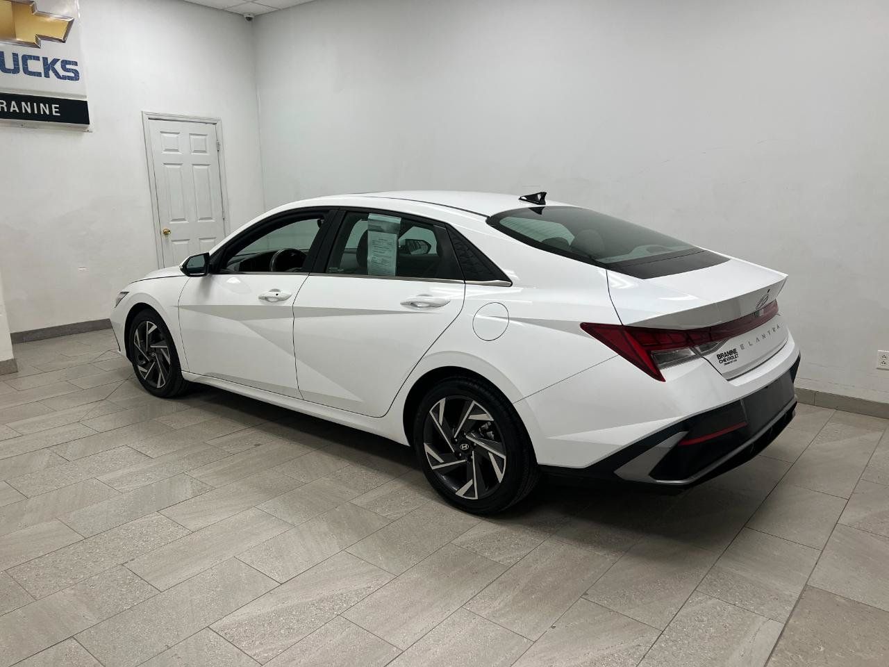 Used 2025 Hyundai Elantra SEL FWD image 17