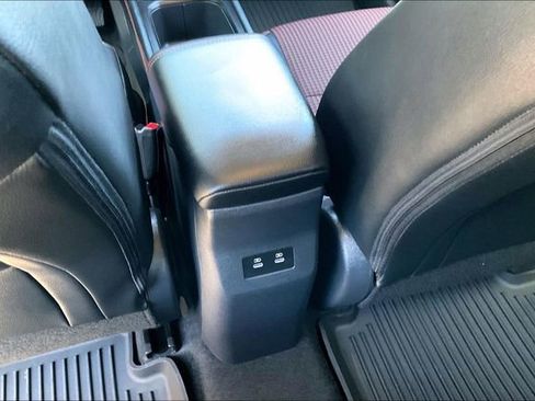 Certified 2025 Nissan Kicks SR FWD image 31