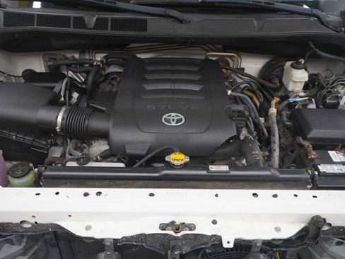 Used 2015 Toyota Sequoia Platinum image 40