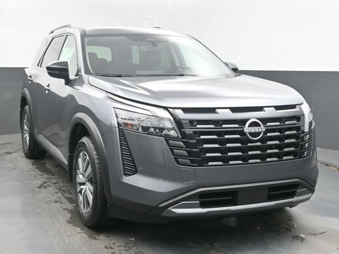 New 2026 Nissan Pathfinder SL FWD image 2