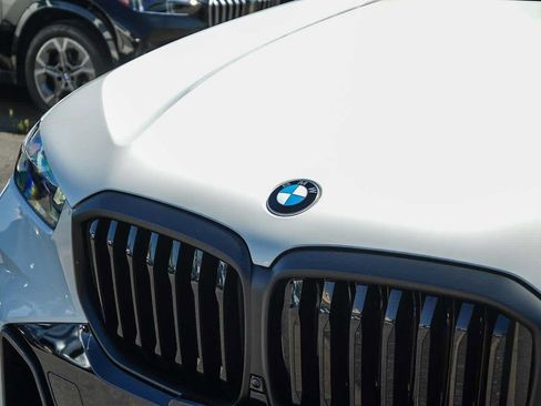 Used 2026 BMW X5 sDrive40i w/ M Sport Package RWD image 9