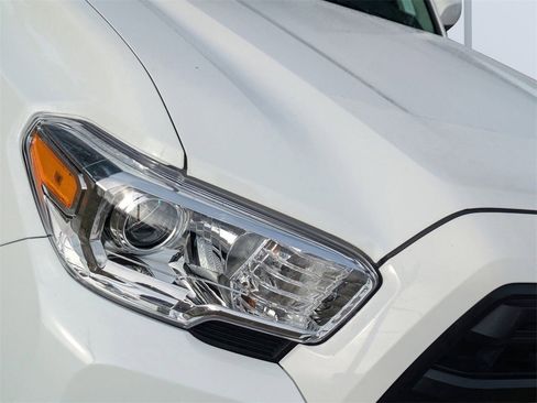 Used 2017 Toyota Tacoma SR image 9