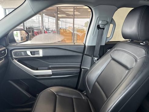Used 2023 Ford Explorer XLT w/ Equipment Group 202A AWD/4WD image 28