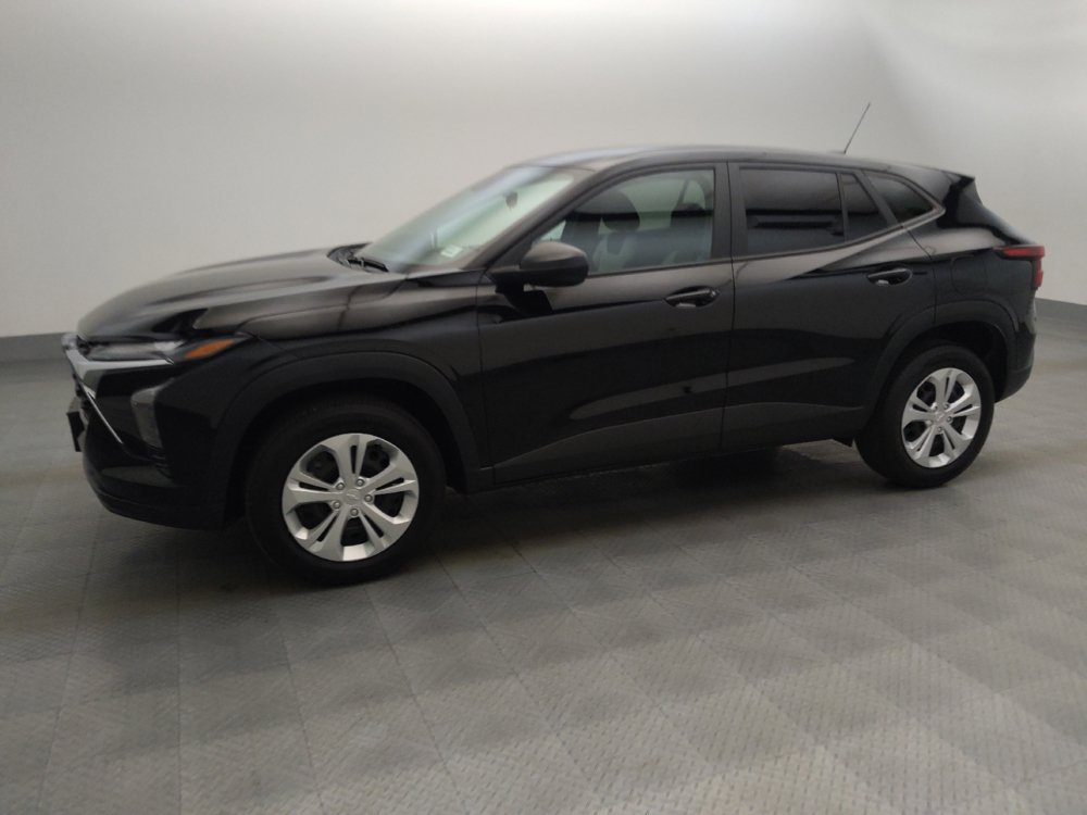 Used 2024 Chevrolet Trax LS FWD image 2