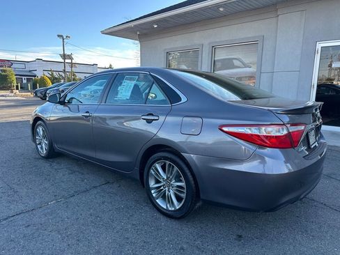 Used 2016 Toyota Camry SE image 5