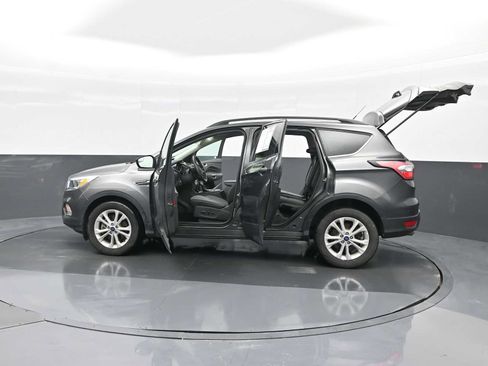Used 2018 Ford Escape SE image 40