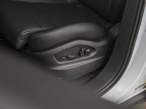 New 2025 Porsche Cayenne image 15