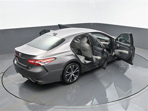 Used 2020 Toyota Camry SE image 27