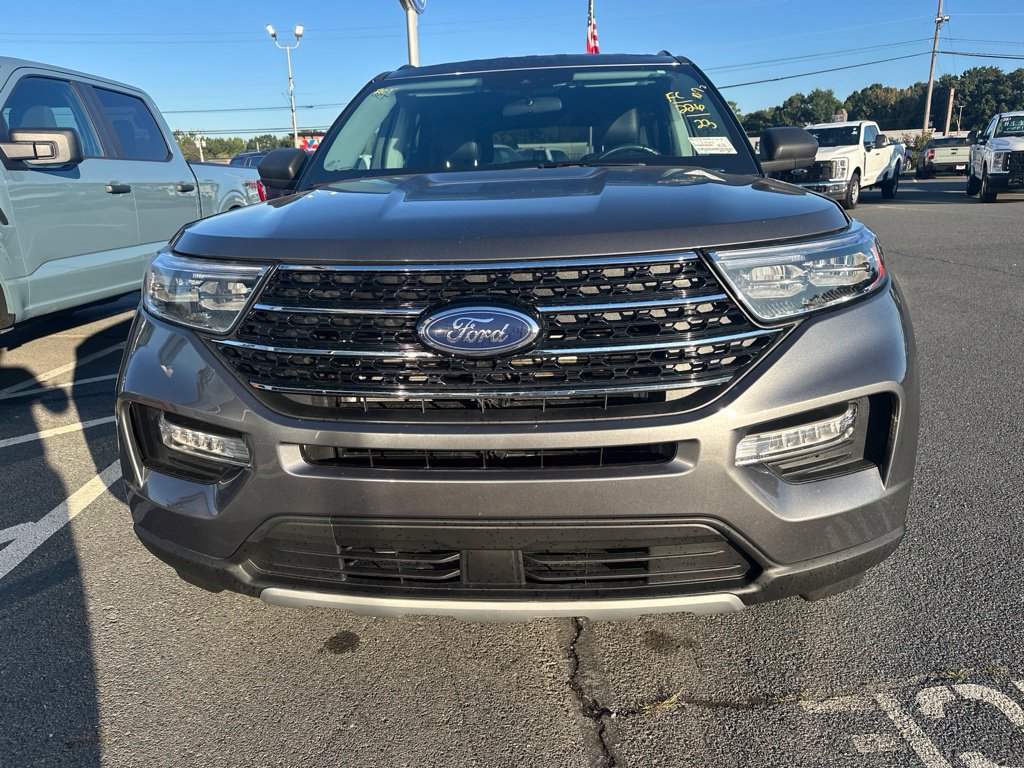 Used 2023 Ford Explorer XLT w/ Equipment Group 202A AWD/4WD image 2