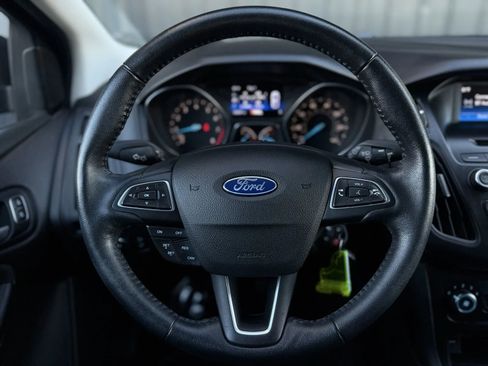 Used 2016 Ford Focus SE w/ SE Cold Weather Package image 20