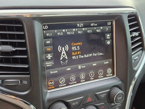 Used 2018 Jeep Grand Cherokee Limited image 10