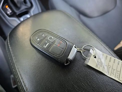 Used 2020 Jeep Cherokee Limited AWD/4WD image 35