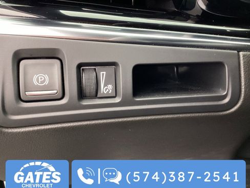 Used 2025 Cadillac XT6 Premium Luxury image 36