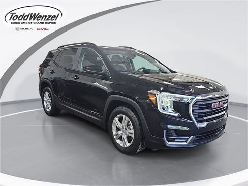 Used 2024 GMC Terrain SLE w/ Driver Convenience Package FWD image 1