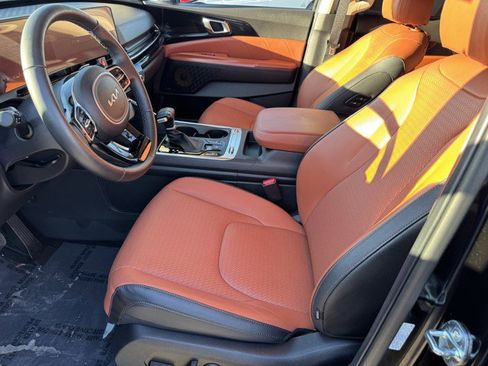 Used 2025 Kia Carnival SX Prestige image 11