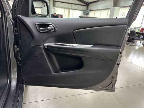 Used 2019 Dodge Journey SE w/ Premium Group image 18