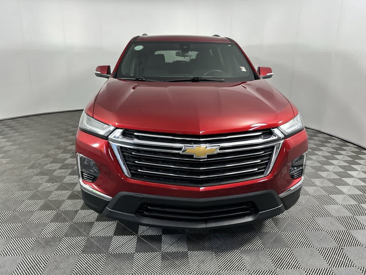 Used 2023 Chevrolet Traverse LT FWD image 3
