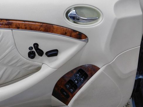 Used 2007 Mercedes-Benz CLK 350 Cabriolet image 31