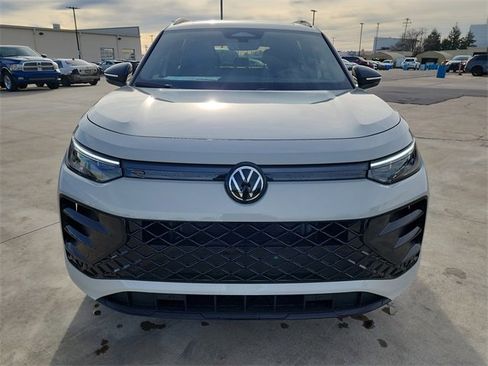 New 2026 Volkswagen Tiguan SE R-Line image 9