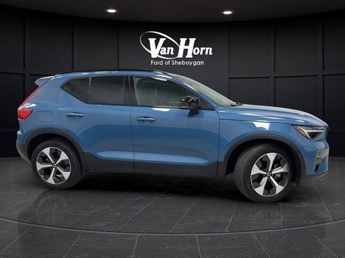 Used 2024 Volvo XC40 B5 Core w/ Protection Package Premier AWD/4WD image 8