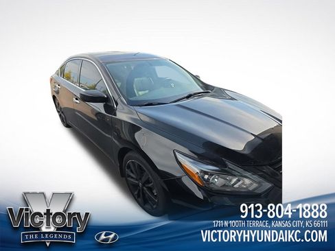 Used 2018 Nissan Altima 2.5 SR w/ SR Midnight Edition FWD image 3