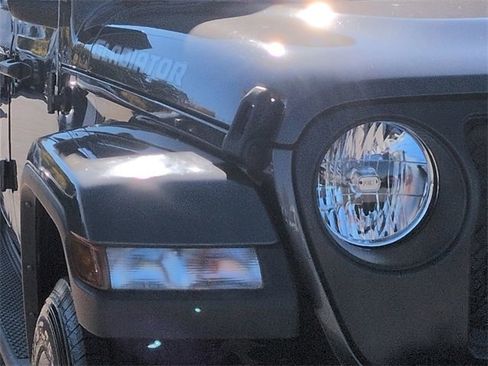 Certified 2021 Jeep Gladiator Sport image 9