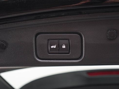 Used 2023 Nissan Pathfinder SL AWD/4WD image 18