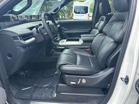 New 2026 Lincoln Navigator Reserve w/ Jet Appearance Package AWD/4WD image 10