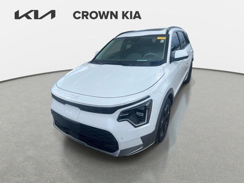 Certified 2023 Kia Niro Wave w/ Wave Preserve Package FWD image 2